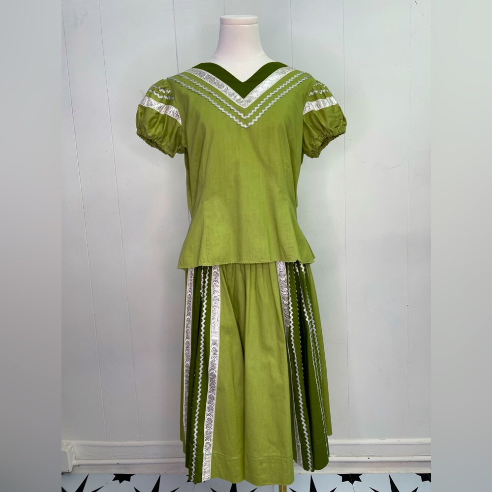 Vintage 1950’s Pea Green PATIO SET Cotton Skirt Set, western, cowgirl, ricrac - Picture 3 of 7